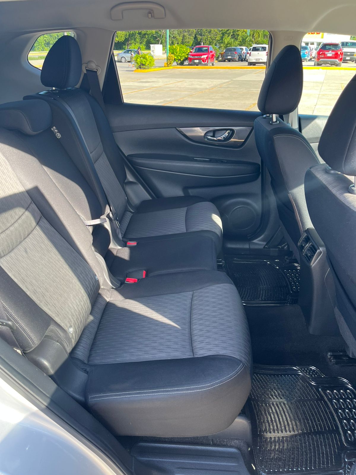  ⁠Nissan X-Trail SUV Automatik 2,5 